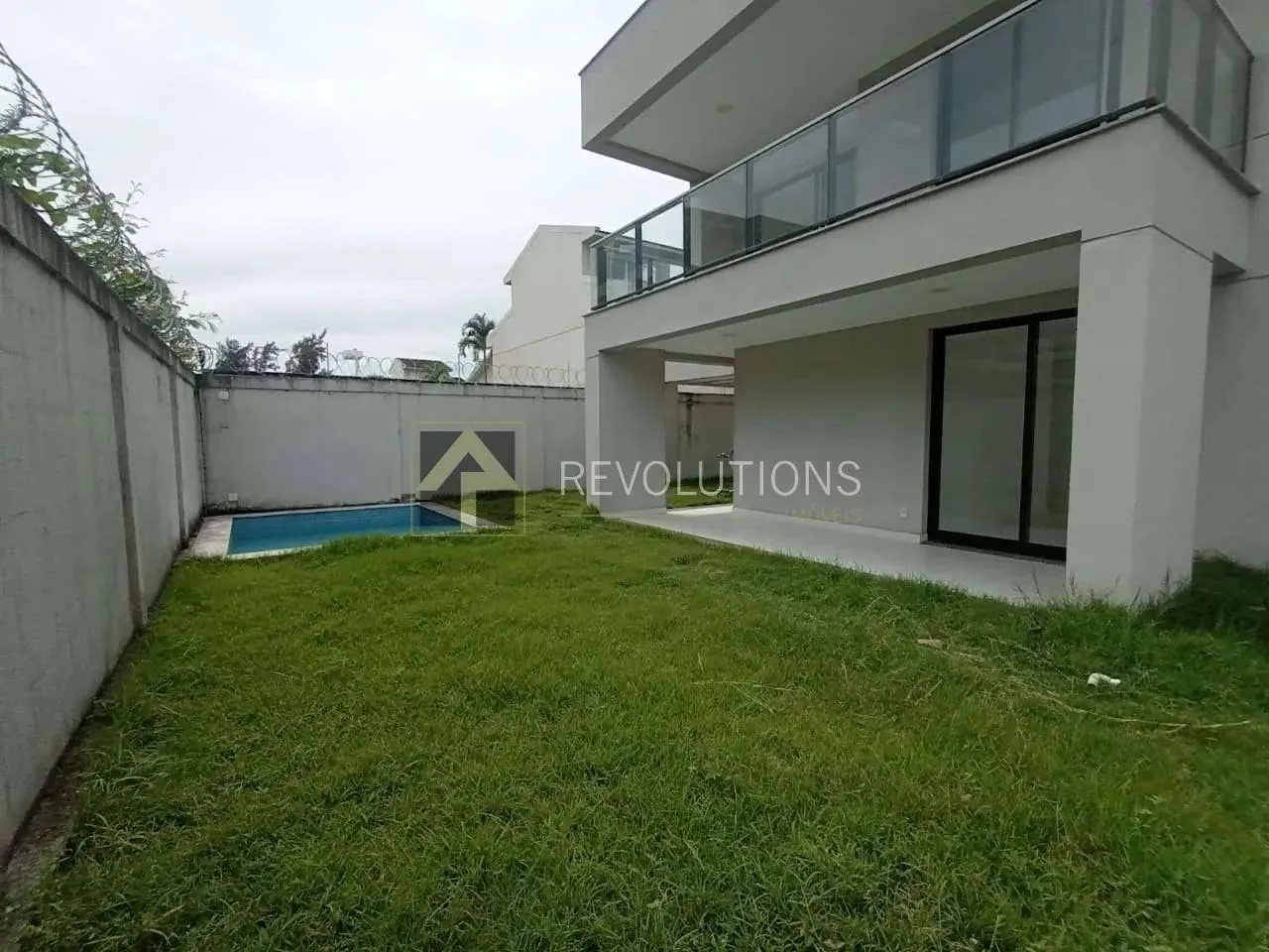 Casa sin amueblar con 4 dormitorios y balcón — photo 11