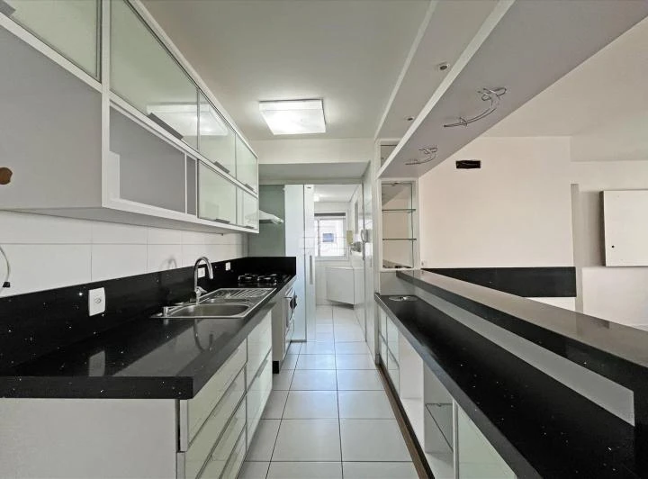 176 m² apartment with 2 parking spaces and balcony — photo 7