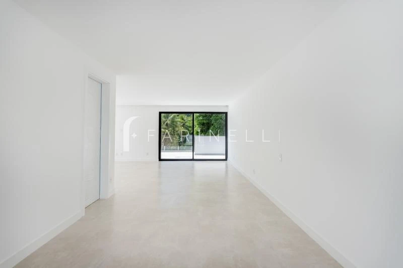 House with 5 bedrooms and open-plan kitchen — photo 46