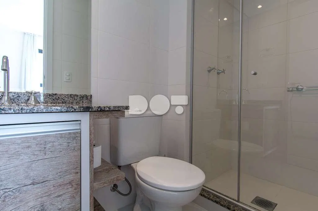 One-bedroom apartment in a building with a gym — photo 8