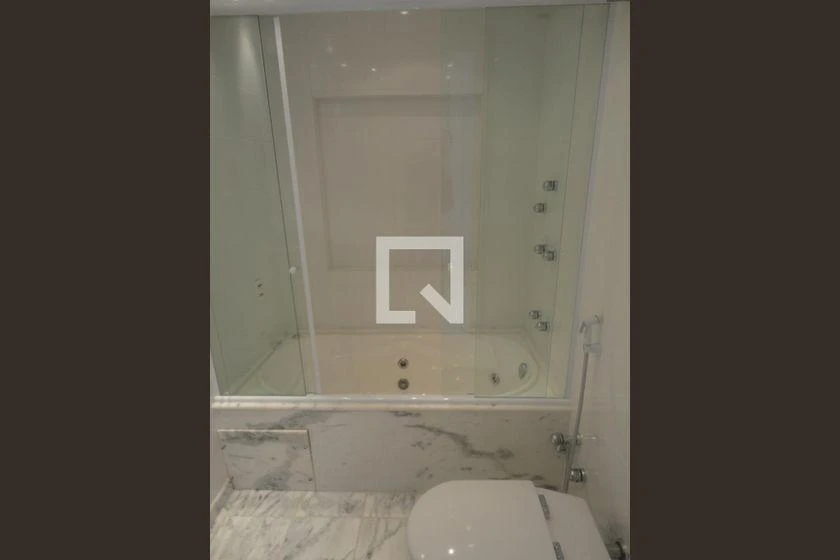 Furnished apartment with 4 bedrooms and 120 m² — photo 41