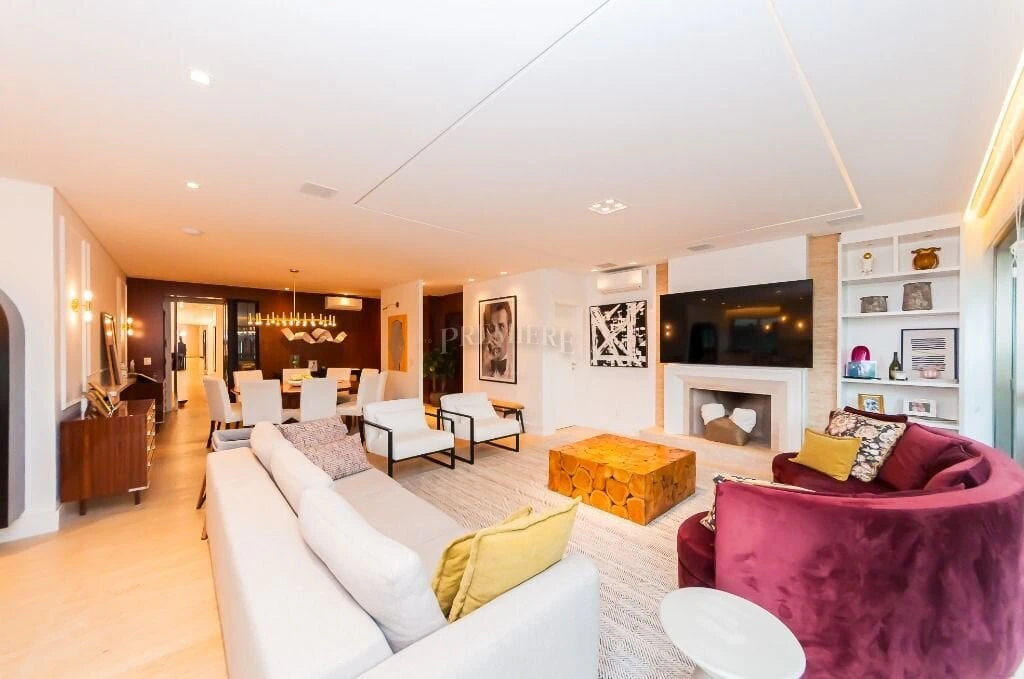 266 m² apartment with a walk-in closet and a bathtub — photo 7