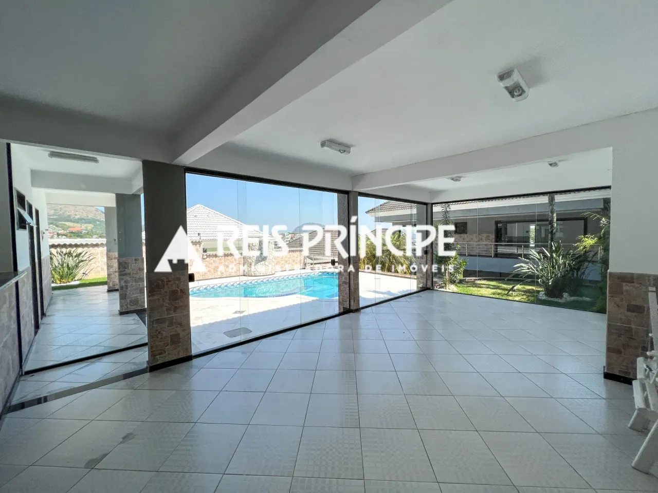 Casa duplex com 3 quartos e 5 banheiros e cozinha aberta — photo 18