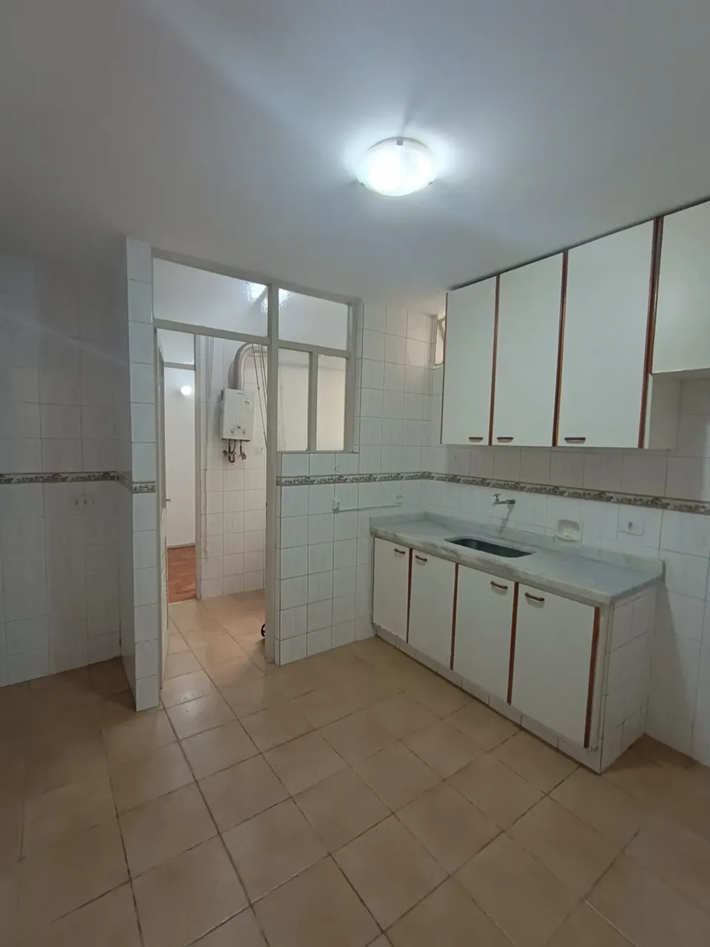 Wood or laminate floors in a 3-bedroom apartment, 97 m² — photo 9
