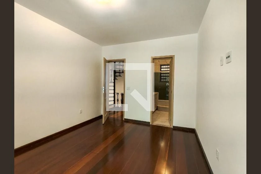 House with 5 en-suite bedrooms, 285 m² and parking — photo 12