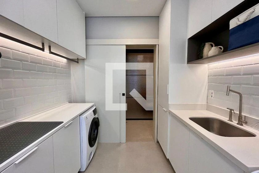Apartamento de 150 m² com closet e janelas do piso ao teto — photo 25