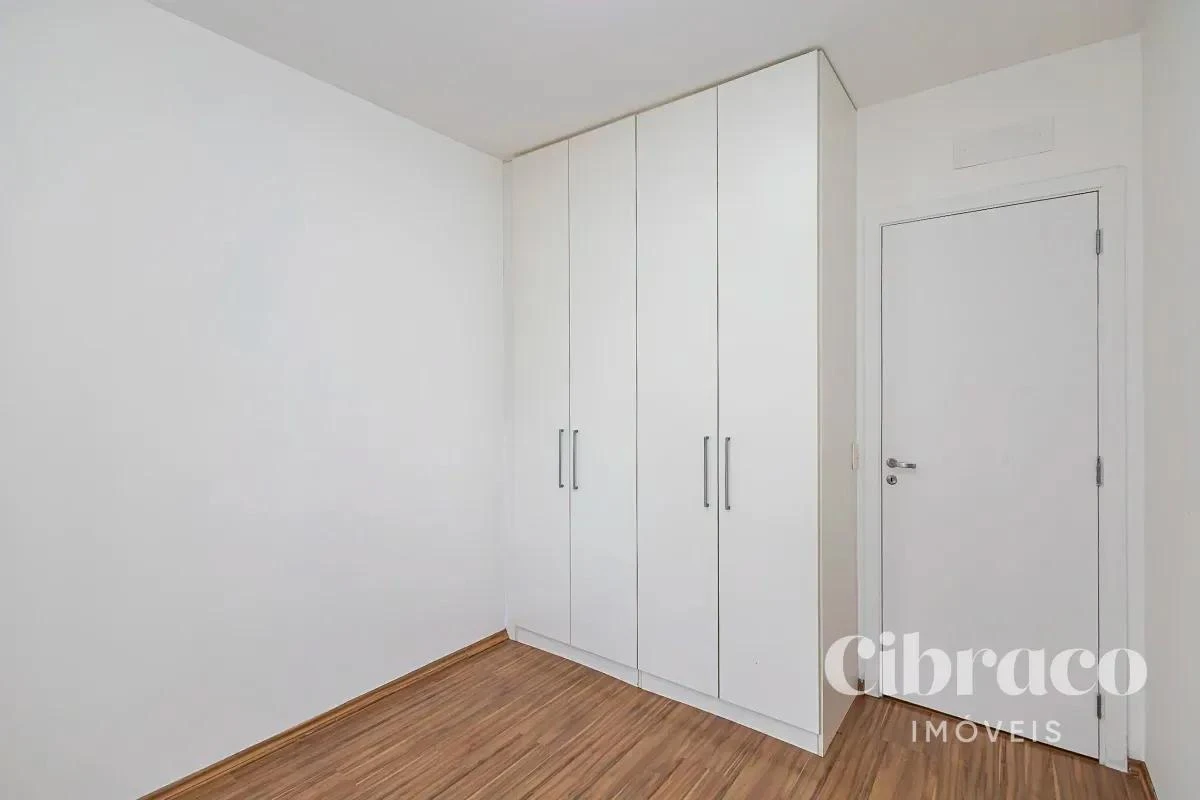 Balcony with a grill in a 4-bedroom apartment, 131 m² — photo 34