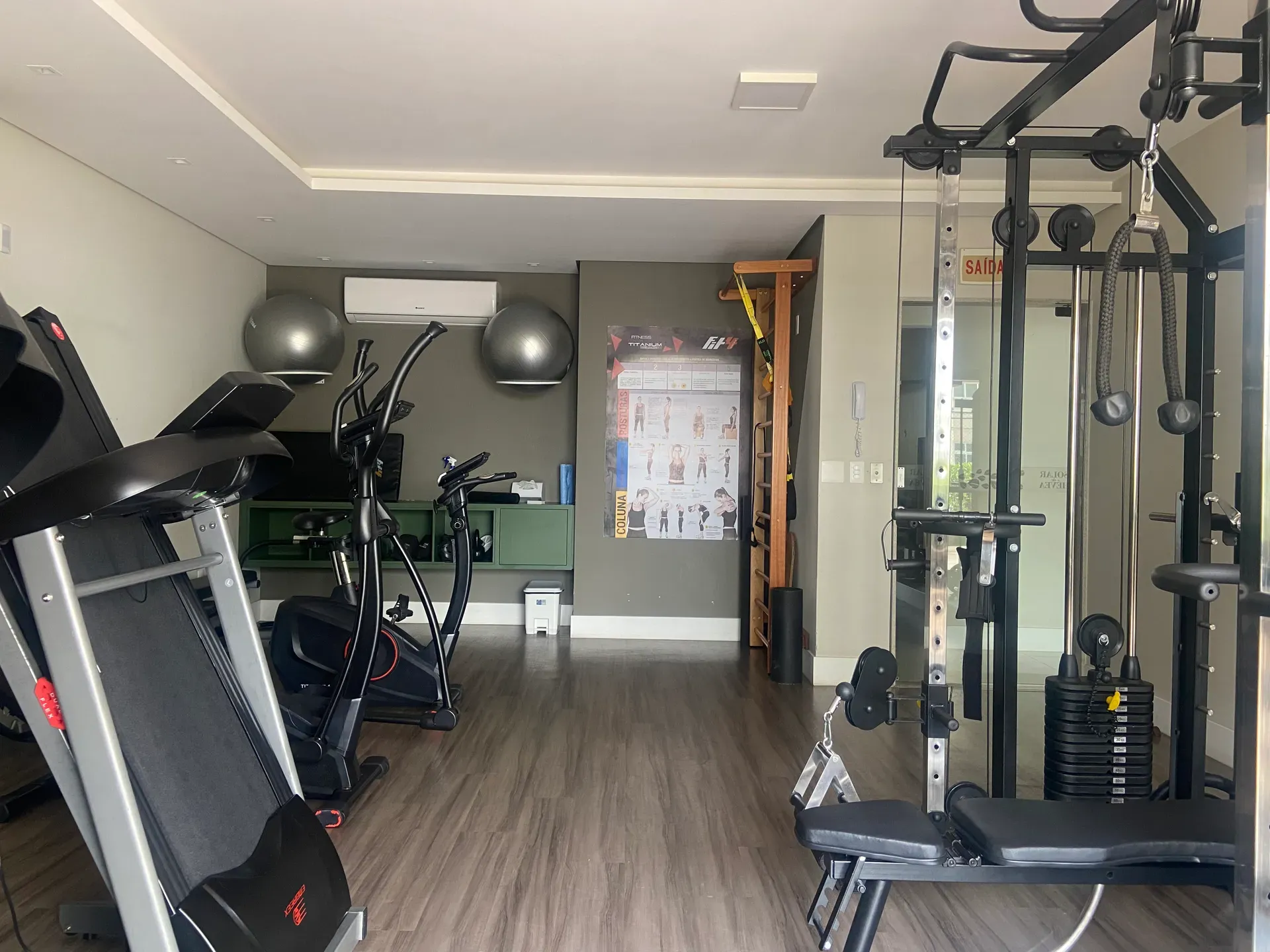 2-bedroom apartment in a building with a gym — photo 27
