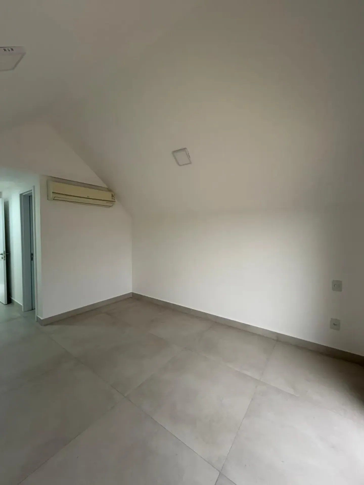 450 m² house with 4 bedrooms and an open-plan kitchen — photo 30