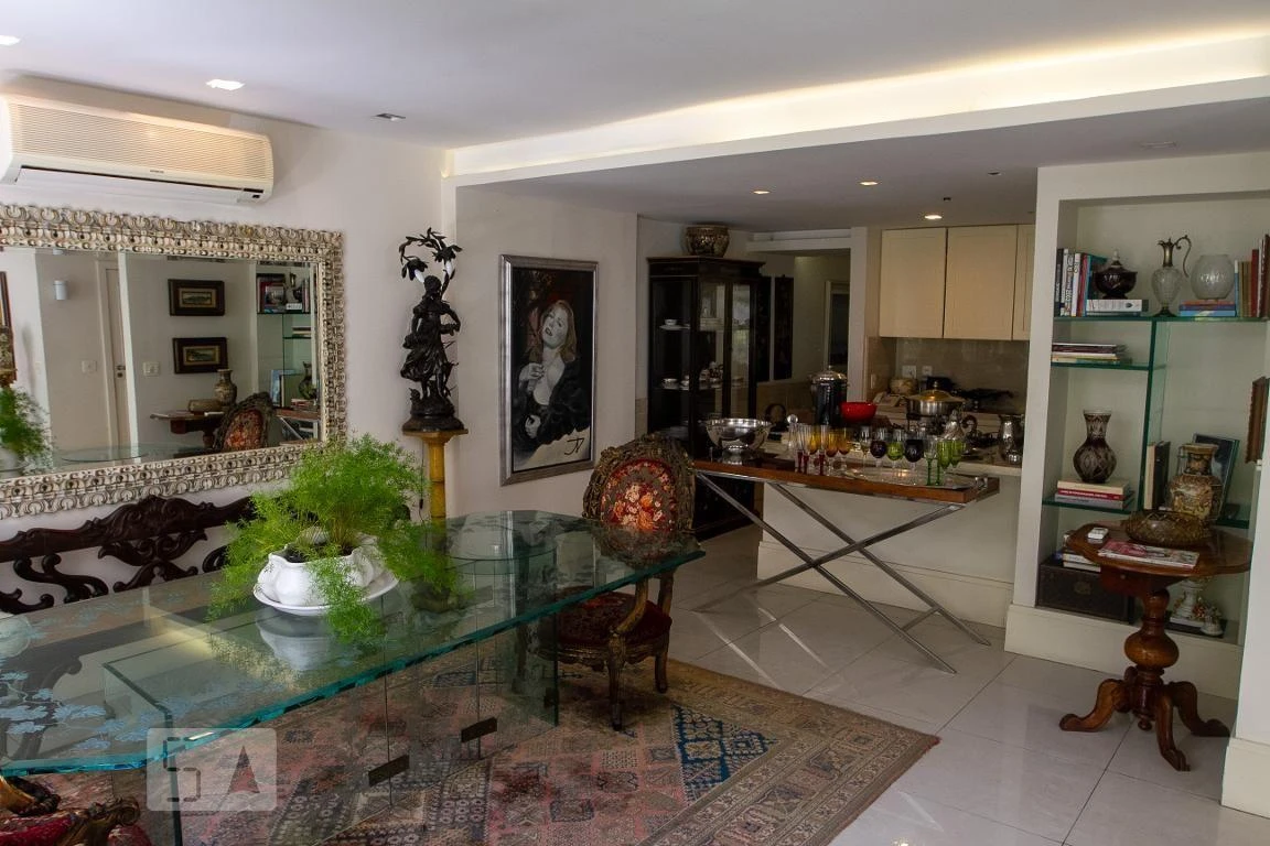 Furnished apartment with 3 bedrooms and 148 m² — photo 30