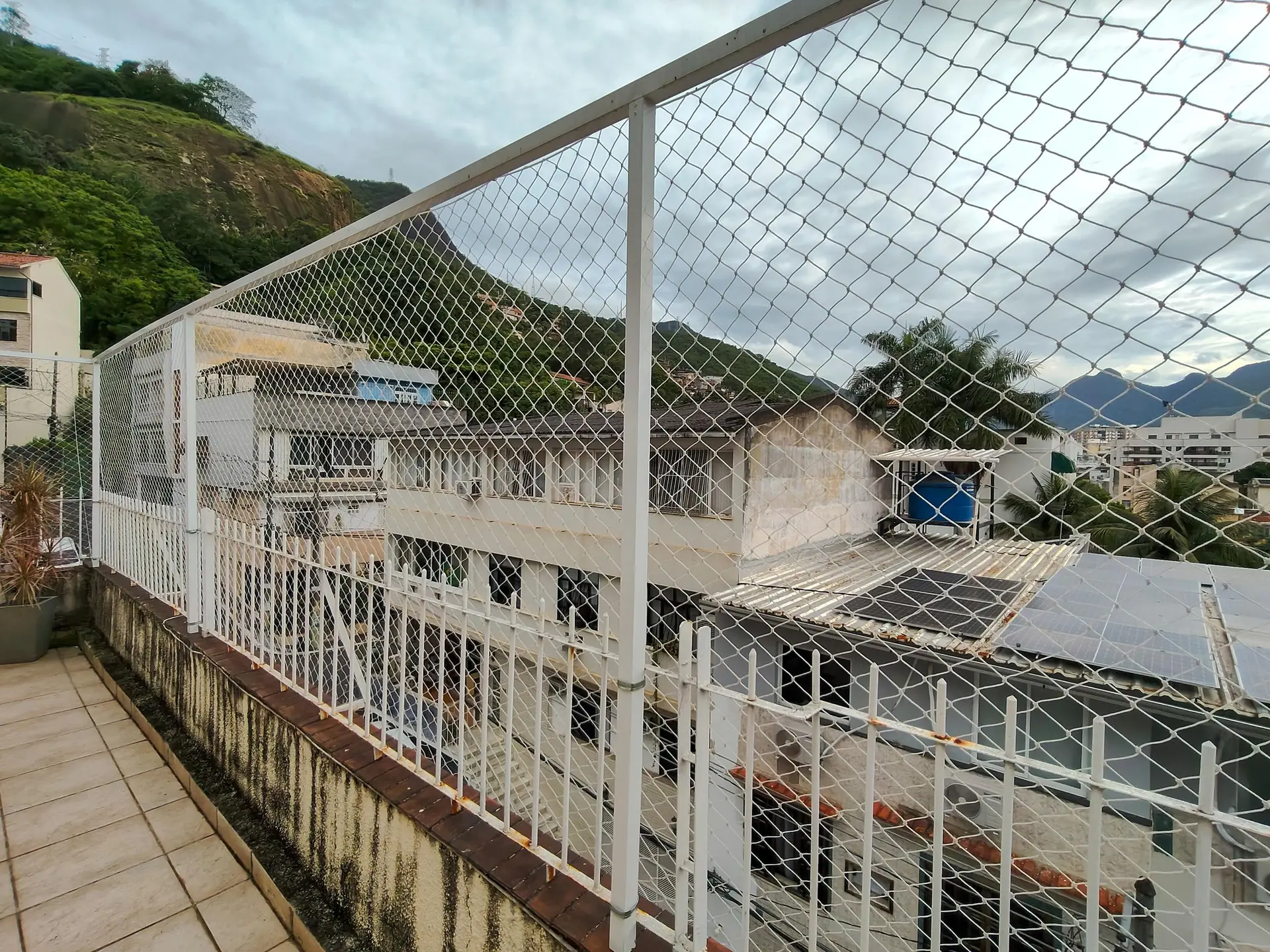 3-bedroom apartment with a mountain view in Rio de Janeiro — photo 23