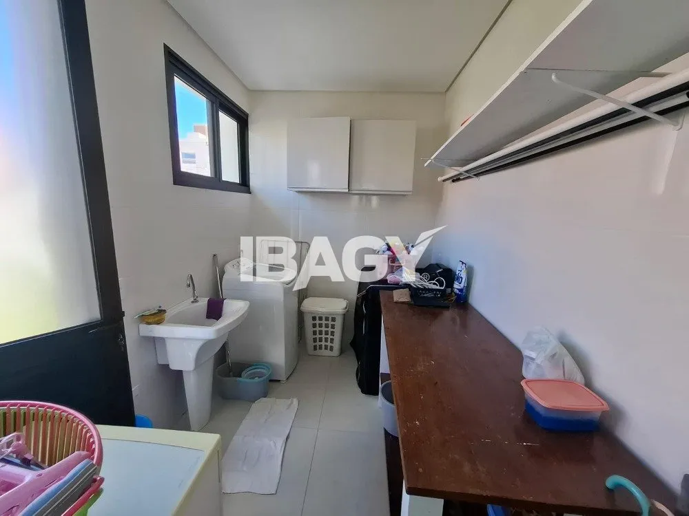Furnished house with 4 en-suites and 220 m², no parking — photo 35