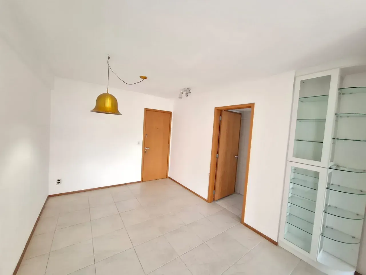 Apartamento de 2 quartos com 3 banheiros e cozinha fechada — photo 2