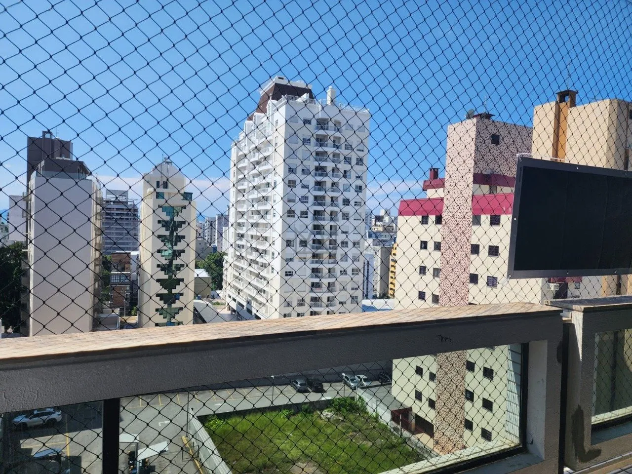 4-bedroom apartment in a building with a gym — photo 52