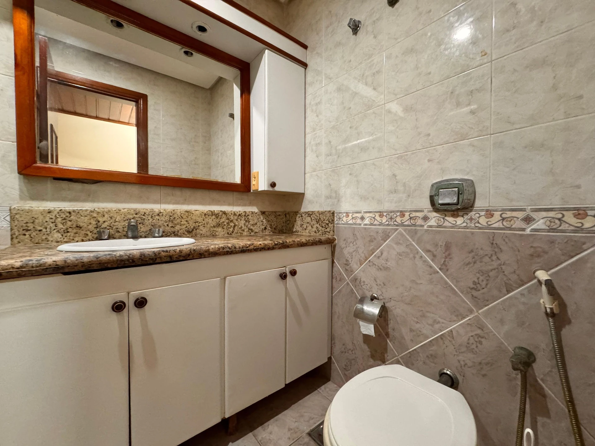 Unfurnished 3-bedroom apartment with enclosed balcony — photo 40