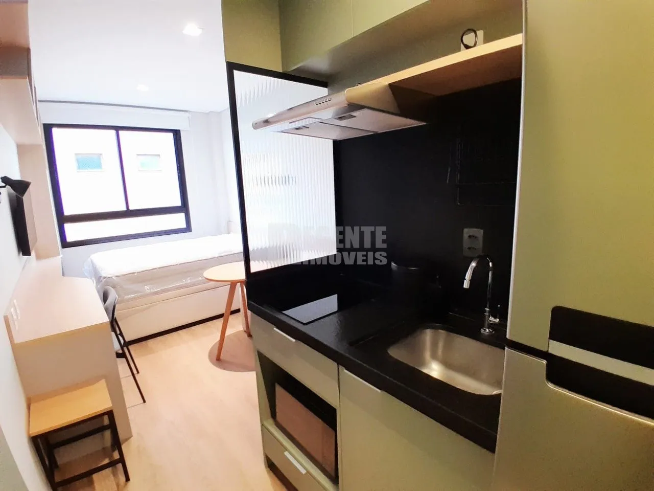 Меблированная студия 20 м² с кухней открытой планировки — photo 18