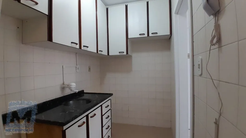 2-bedroom apartment with a closed kitchen and gas stove — photo 4