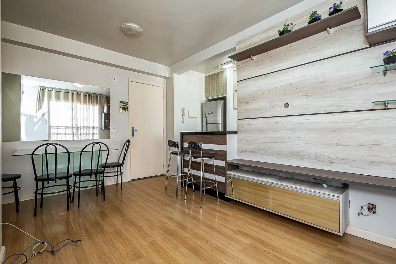 2-bedroom apartment with wood or laminate floors in Curitiba — photo 21