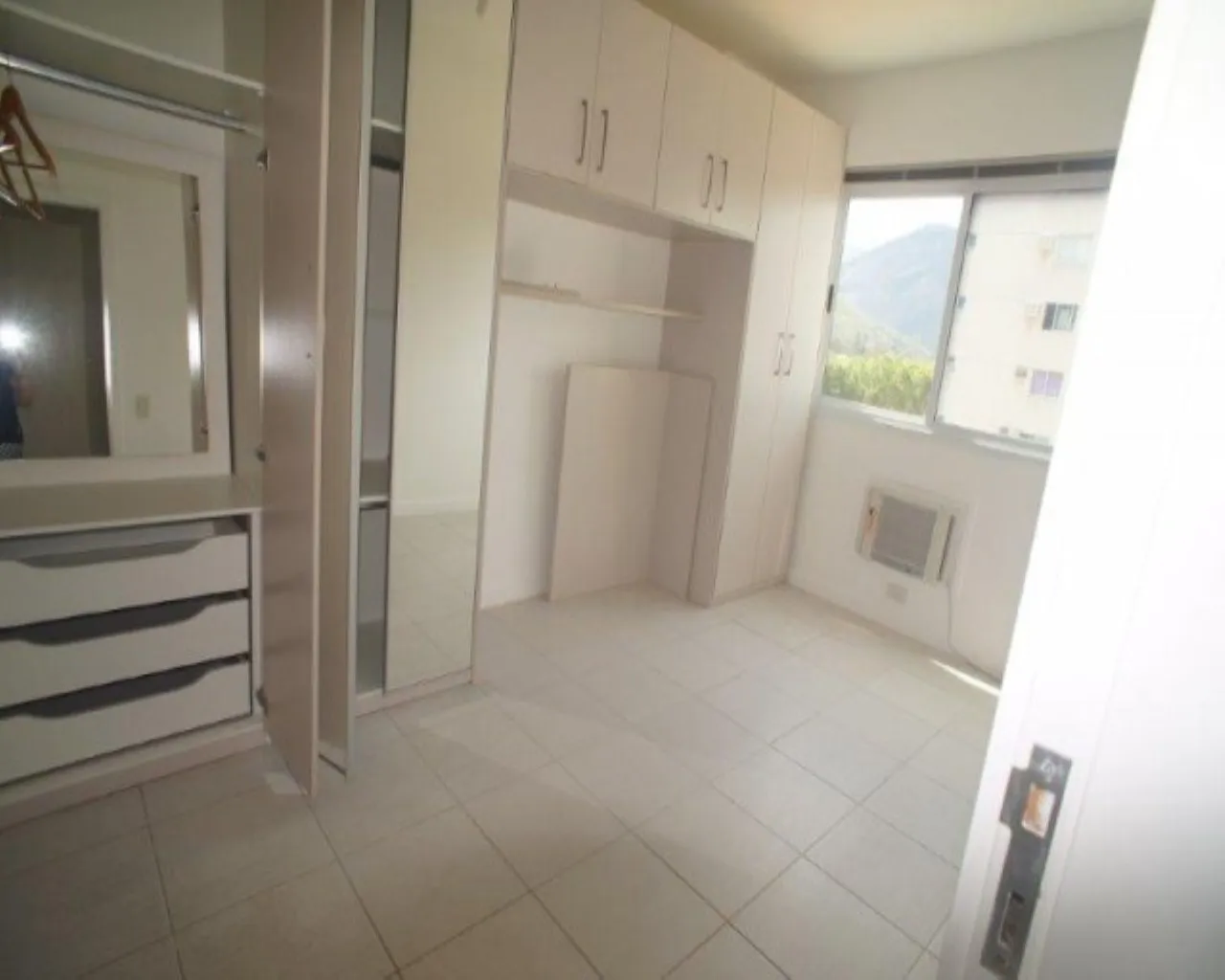 2-bedroom apartment with a mountain view — photo 13