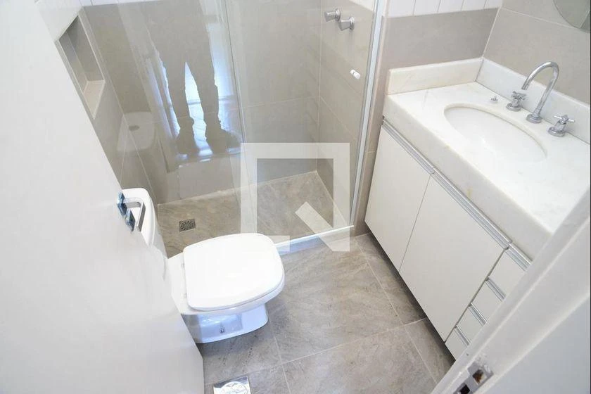 2-bedroom apartment in a building with a gym — photo 30