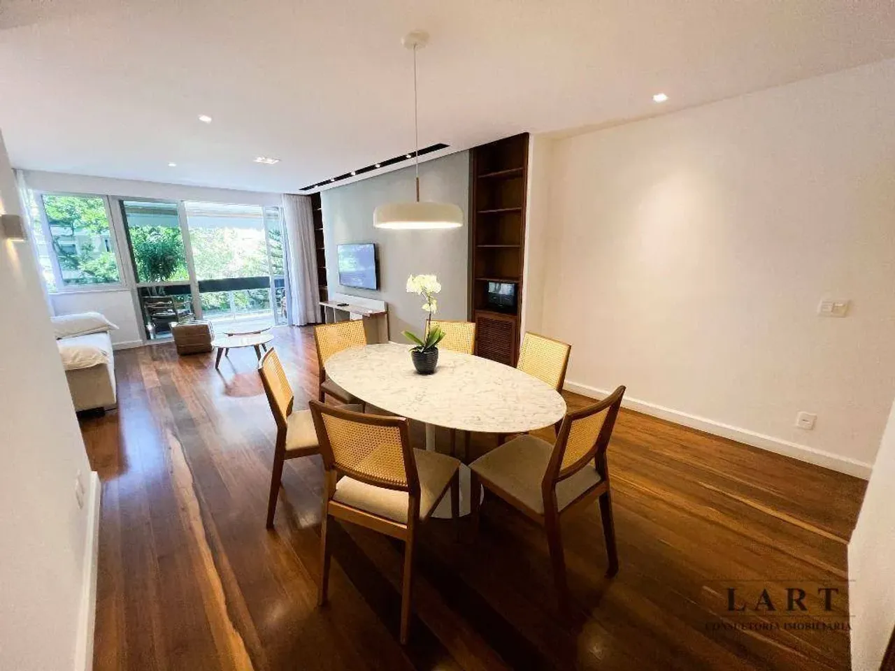 Home office in a 3-bedroom apartment, 160 m² — photo 8