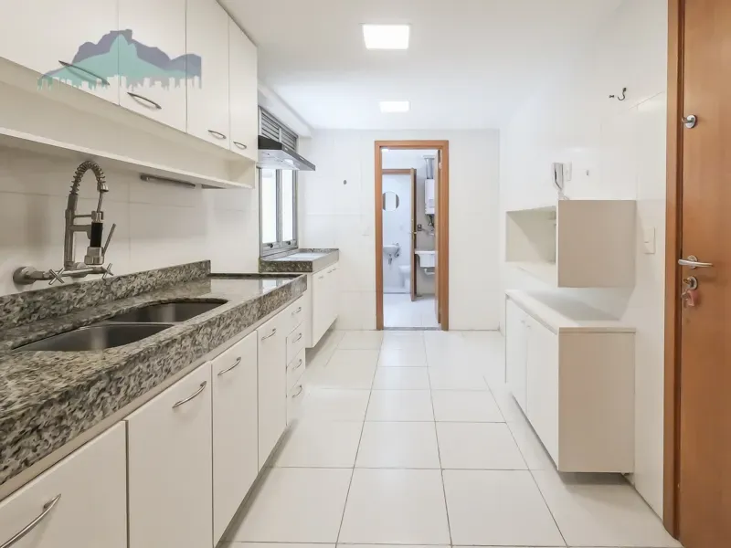 4 quartos e janelas do piso ao teto: apartamento de 210 m²