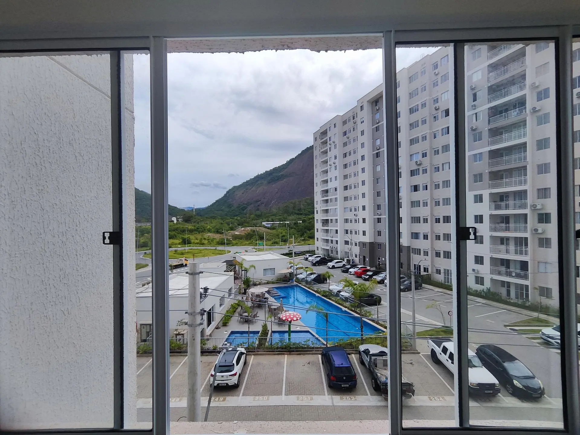 Mountain view in a 2-bedroom apartment, 48 m² — photo 14