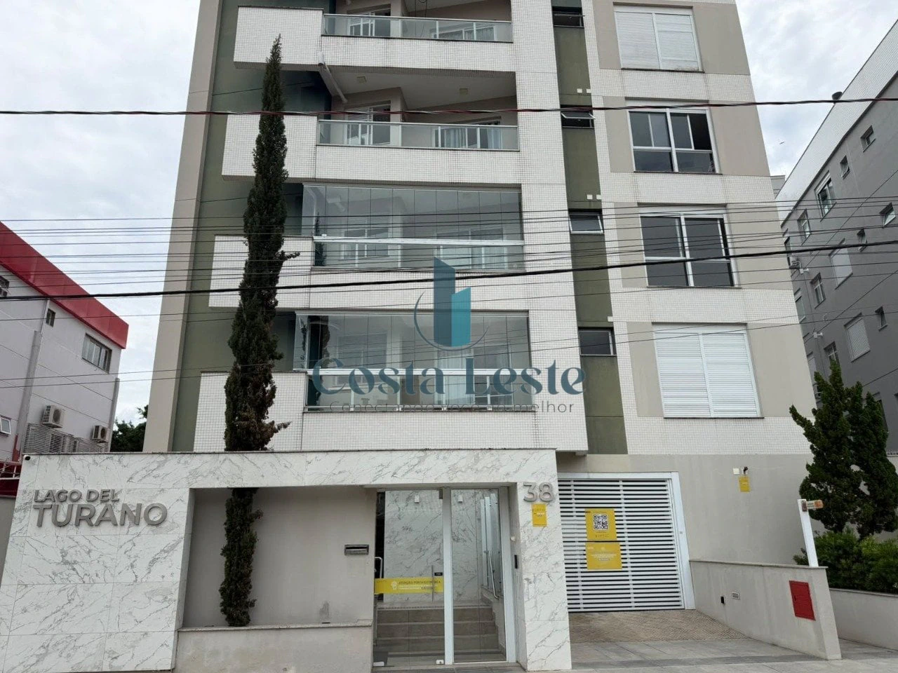 One-bedroom apartment with a washing machine — photo 23