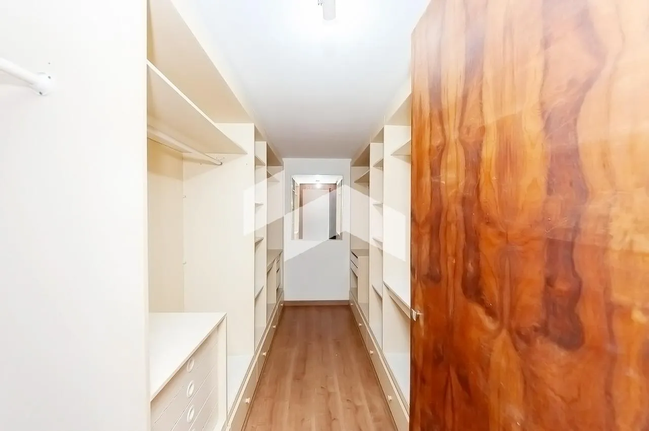 380 m² apartment with private laundry area — photo 34