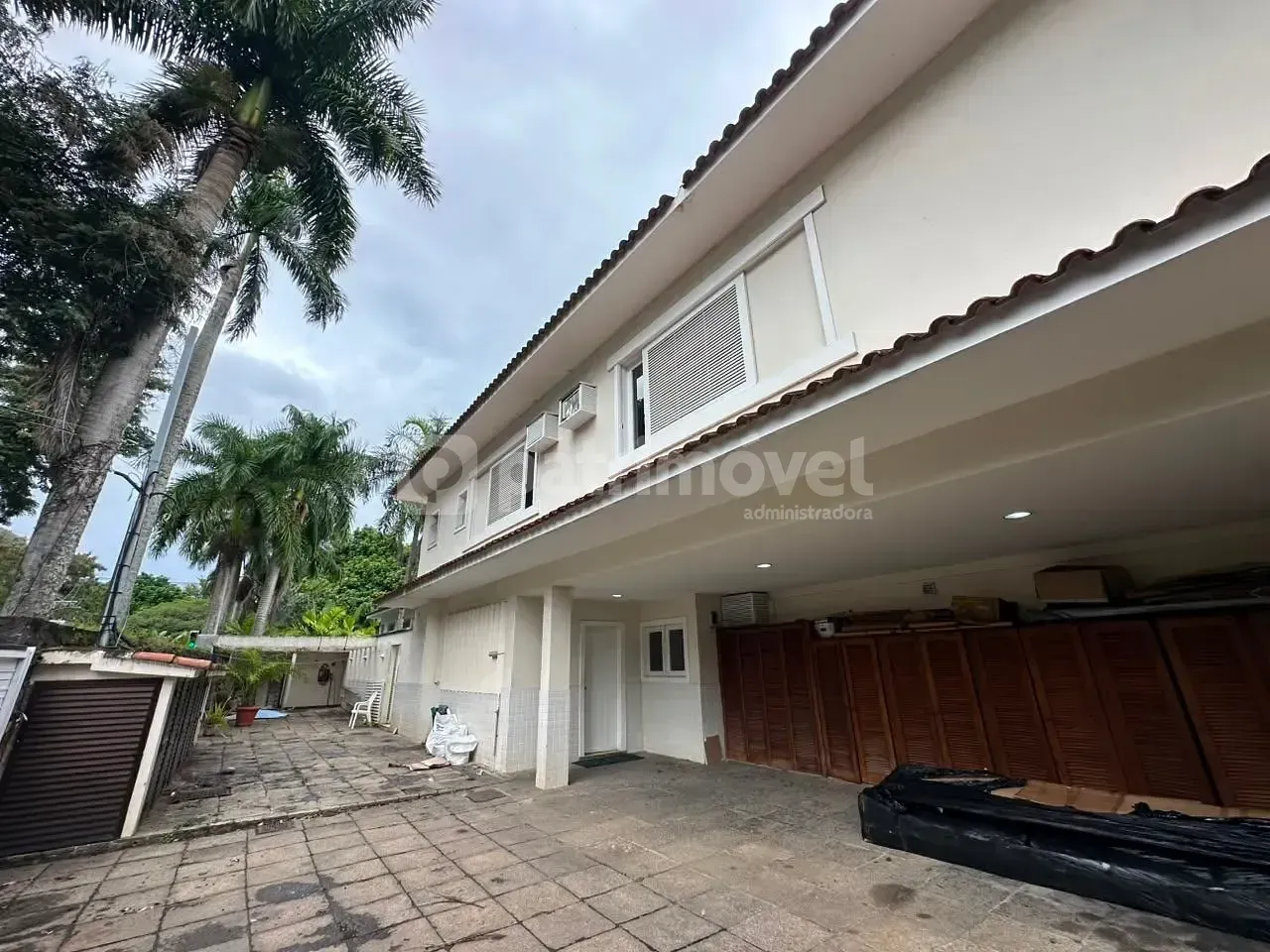 Casa sem mobília com 6 quartos e 9 banheiros — photo 14