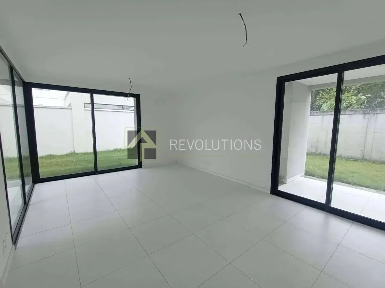Casa sin amueblar con 4 dormitorios y balcón — photo 4
