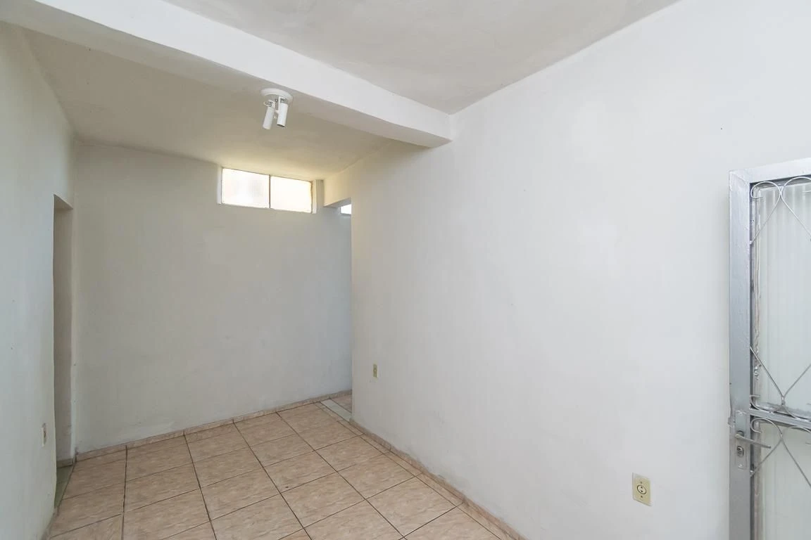 Unfurnished apartment with 2 bedrooms and a laundry area — photo 17