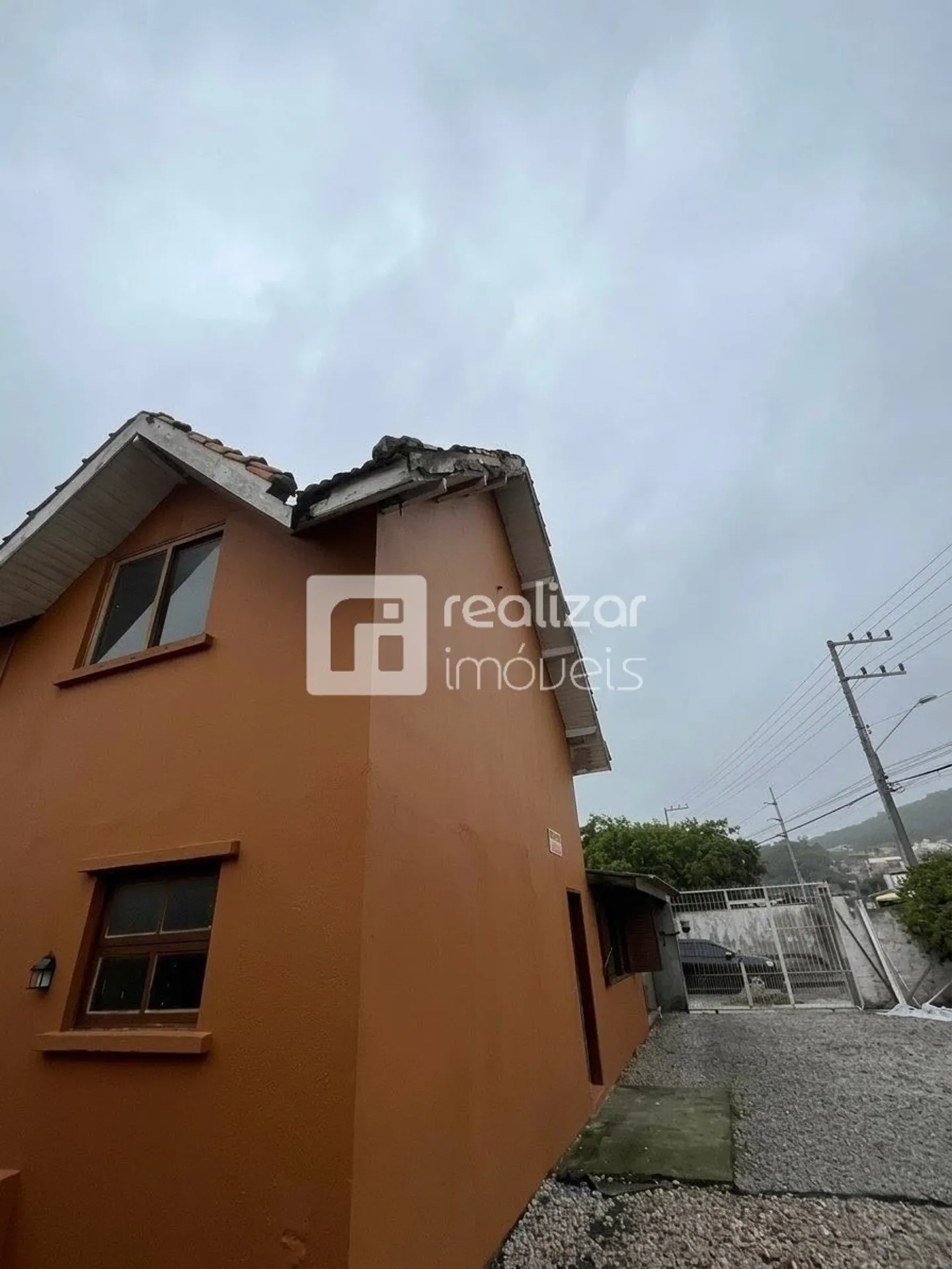 3-bedroom house with 200 m² in a gated community