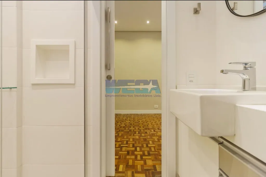 3-bedroom apartment with a walk-in closet — photo 33