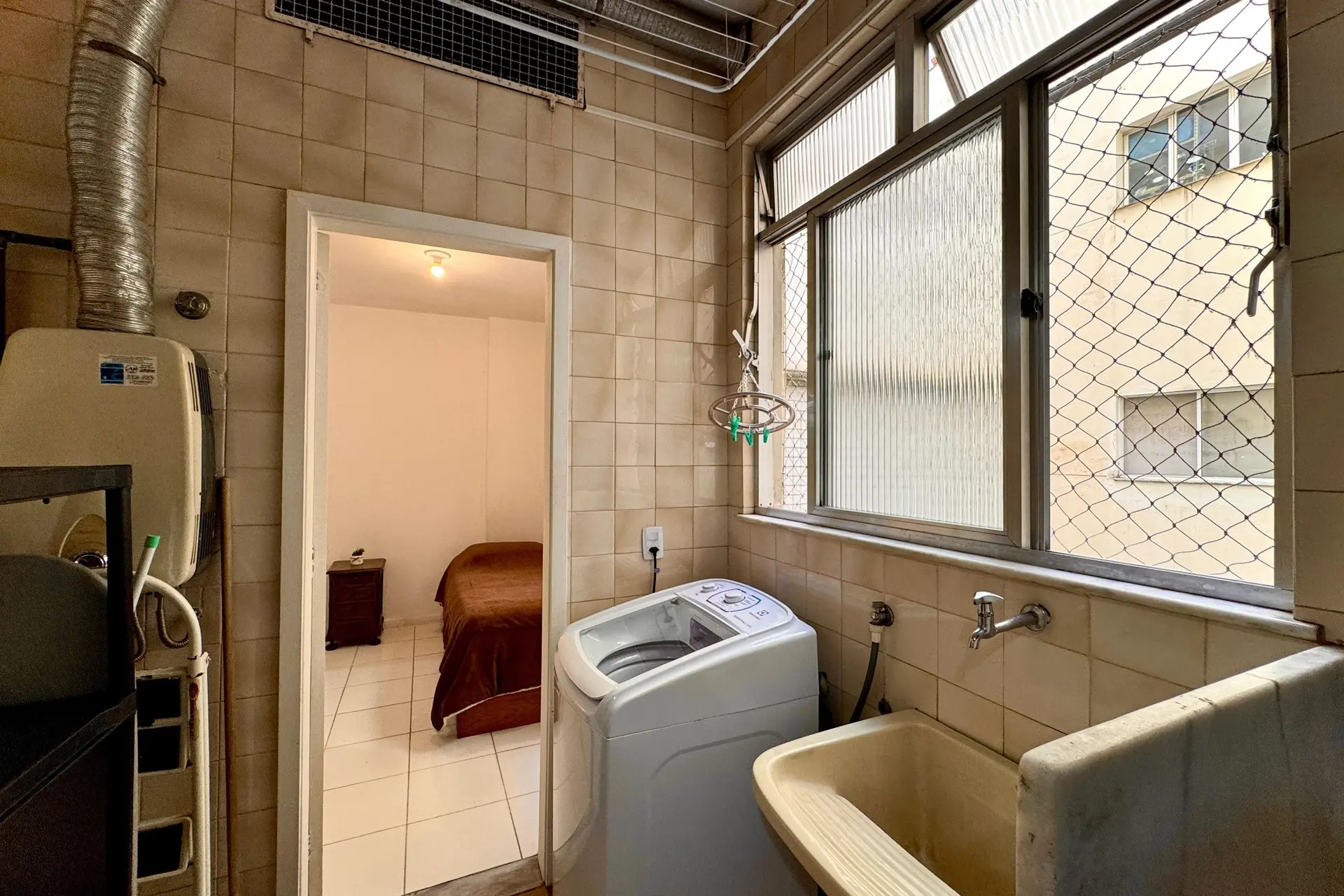Furnished apartment, 96 m², with a glass-enclosed balcony — photo 22