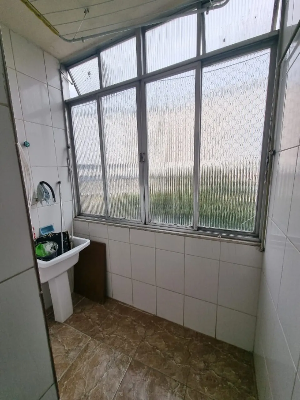 2-bedroom apartment with 1 bath and gas stove — photo 4