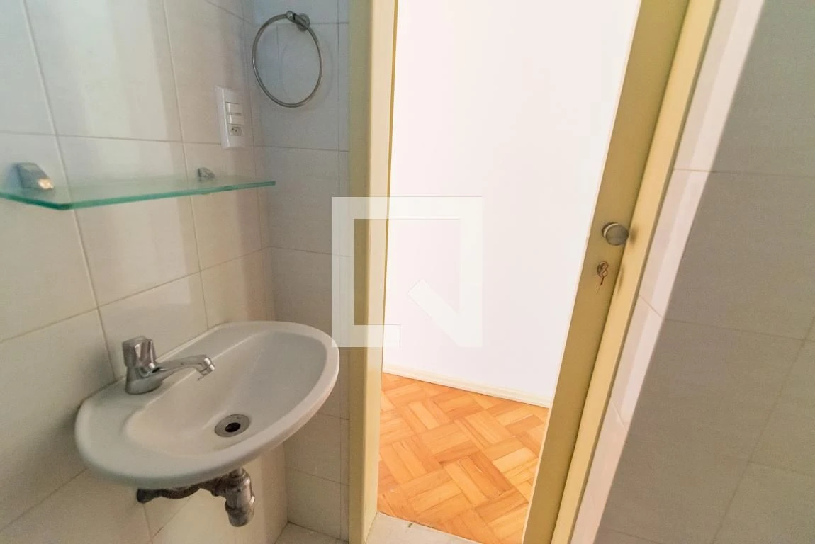 Bathtub in a 3-bedroom apartment, 110 m² — photo 50