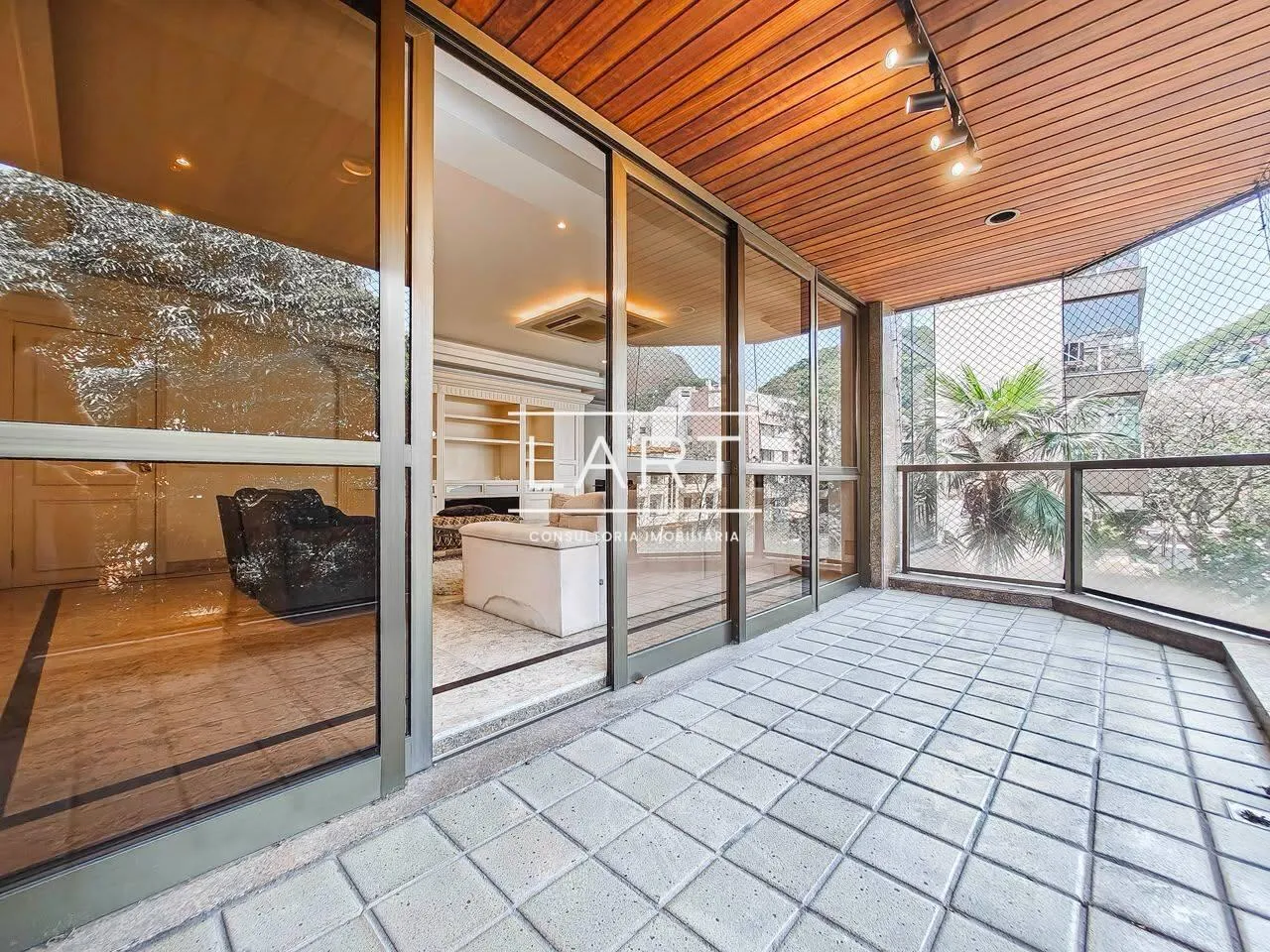 Home office in a 3-bedroom apartment, 191 m² — photo 19
