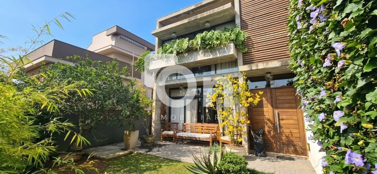 2-bedroom house with a mountain view in Florianópolis — photo 7