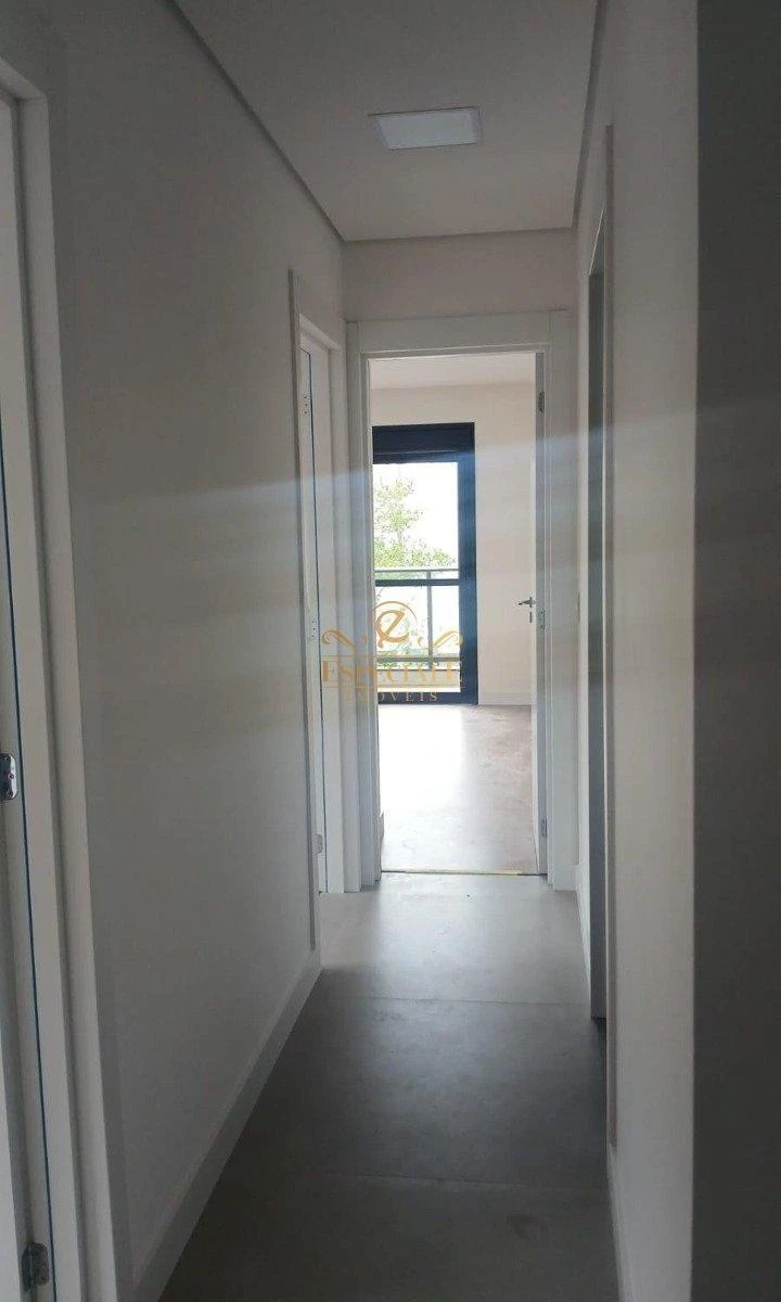 3-bedroom apartment with wood or laminate floors in Curitiba — photo 7