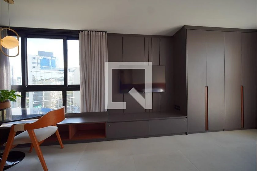 Furnished 1-bedroom apartment with open-plan kitchen — photo 4
