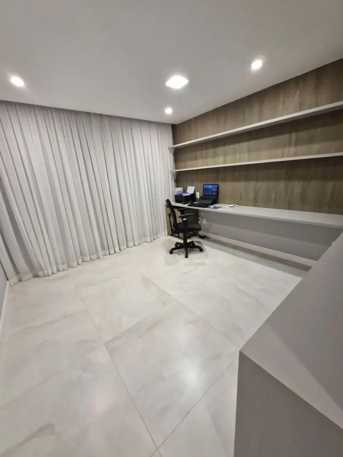 Furnished triplex house with open-plan kitchen and 490 m² — photo 25