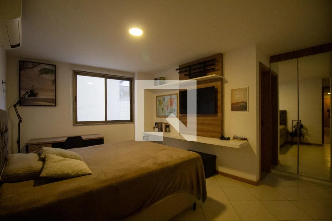 Furnished apartment with 2 en-suite bedrooms and desk — photo 3