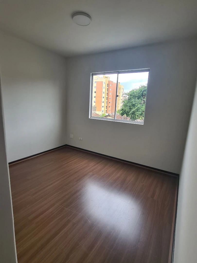 Apartment, 49 m², with wood or laminate floors — photo 3