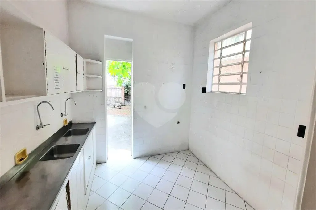 Casa sem mobília com cozinha separada e 5 quartos — photo 3