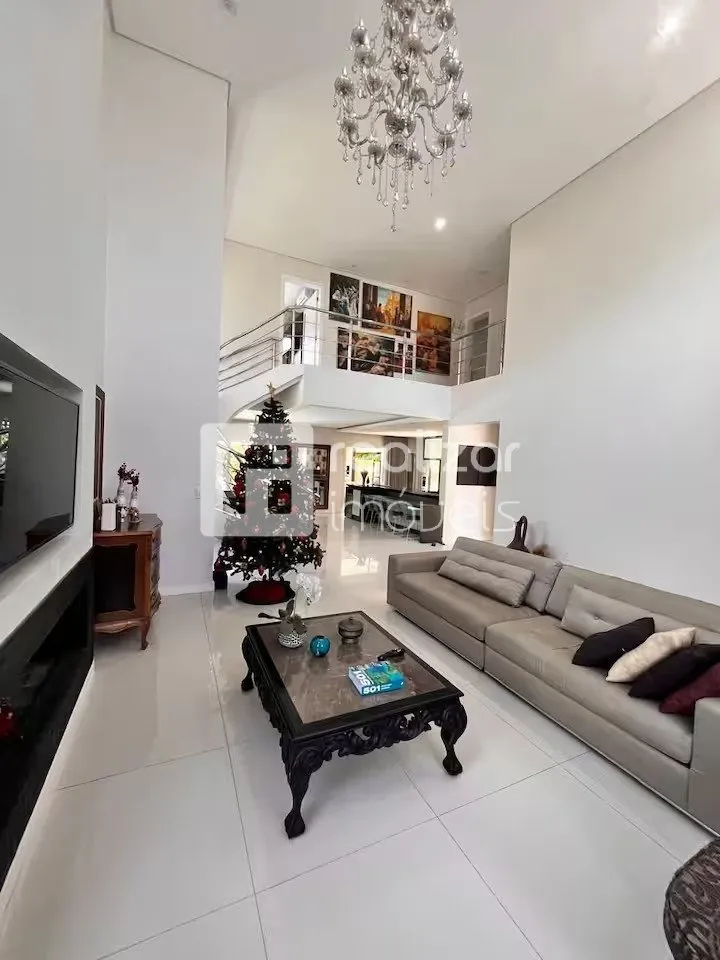 Furnished 4-bedroom house with 5 bathrooms and 4 parking