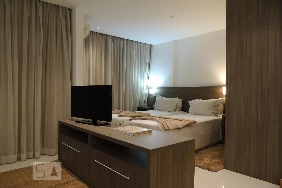 One-bedroom apartment in a building with a gym — photo 4