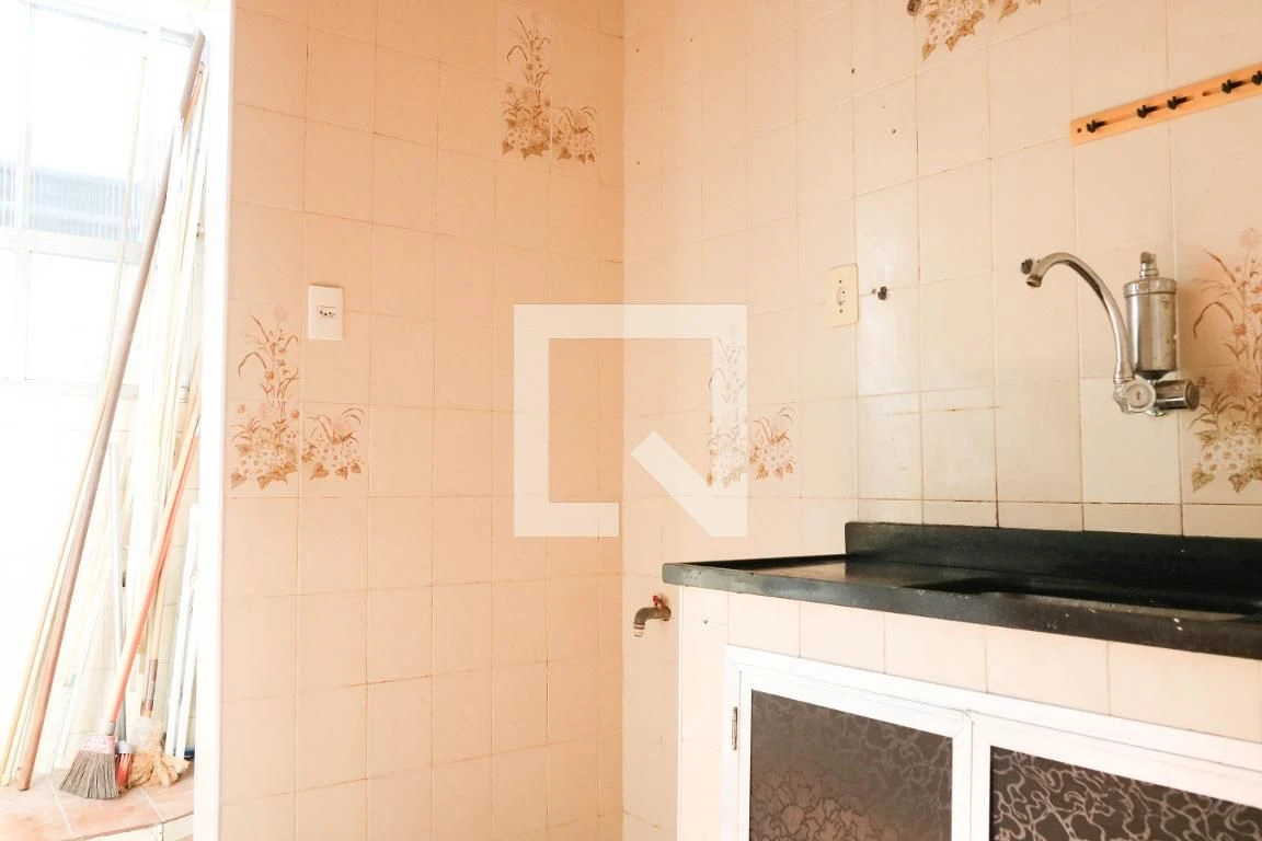 Apartamento com 2 quartos e cozinha fechada com fogão a gás — photo 10