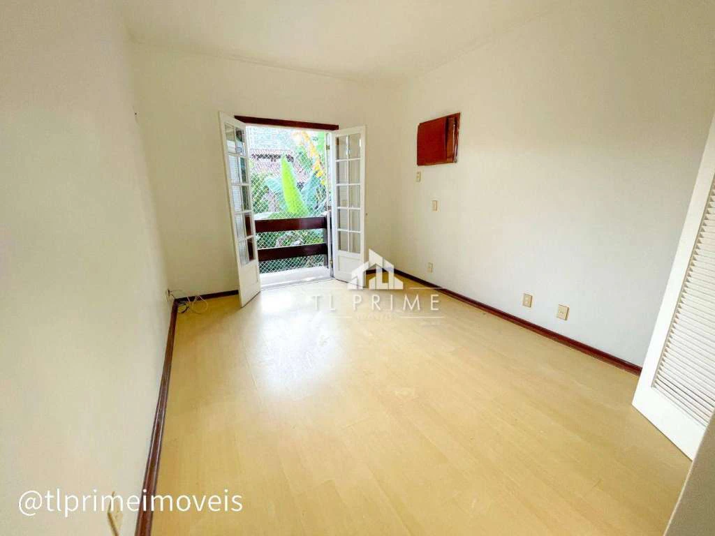 House in a gated community with 4 bedrooms and 600 m² — photo 5