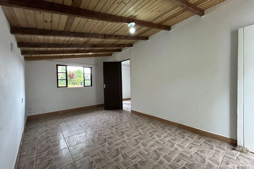 Casa para locação com 3 quartos e varanda